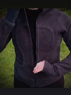 Lululemon Scuba Hoodie Size 6 Dark Grey Near Black Lime Green Lining VGUC